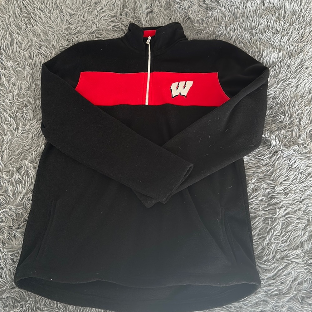 Boys Fleece pullover. Wisconsin Badgers. Size XL (18)